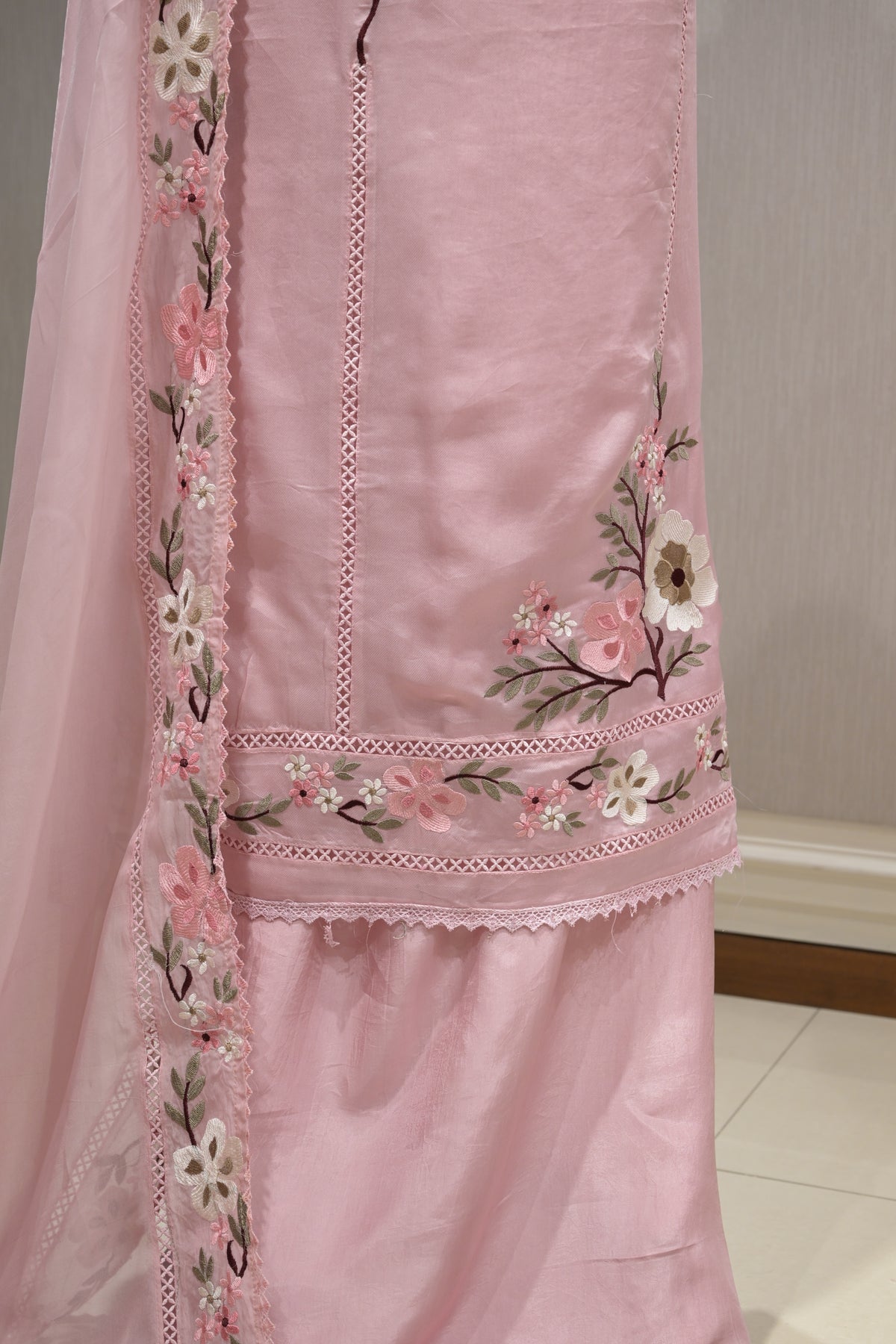 Premium Organza Embroidered Suit Set with Matching Dupatta with Thread Embrodery